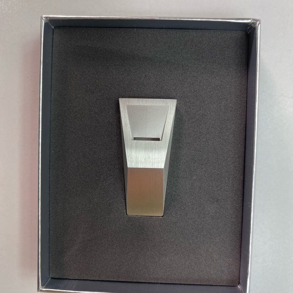 Tesla Limited Edition Cybertruck‎ Cyberwhistle - Picture 6 of 8
